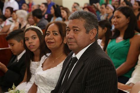 Casamento coletivo reúne 27 casais e muitas histórias de amor em Campo