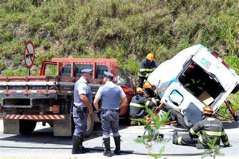 Duas Pessoas Morrem Em Acidente Na Rodovia Lívio Tagliassachi