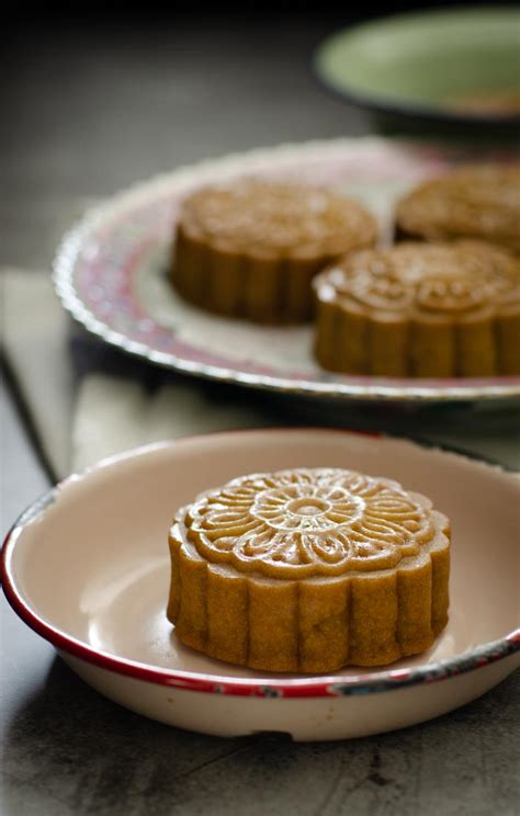 Traditional Chinese Mooncake - Lisa's Lemony Kitchen