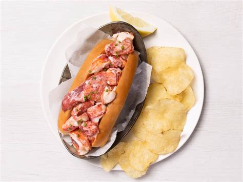 Traditional Maine Lobster Roll | Maine Seafood