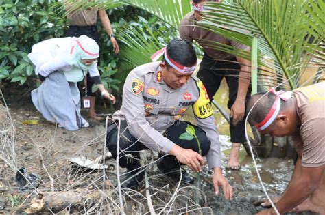 Polres Pasangkayu Tanam Seribu Bibit Pohon Lestarikan Lingkungan Yang