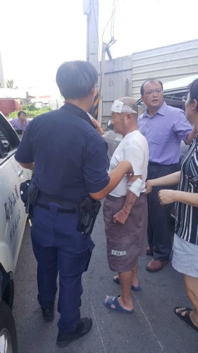 老翁身體不適路倒 鳳警暖心護送返家 焦點時報