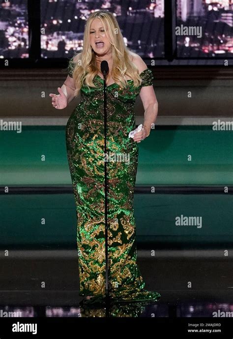 Jennifer Coolidge Accepts The Emmy For Outstanding Supporting Actress