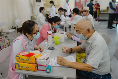 慰問巡迴醫療人員辛勞 李棟樑感謝三總松山分院辛勤照護榮民眷 自由軍武頻道