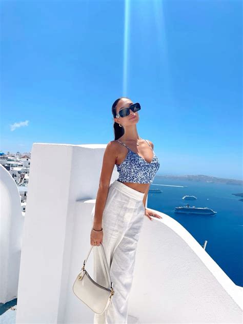 santorini greece outfit inspo in 2024 | Greece outfit, Beach outfit ...