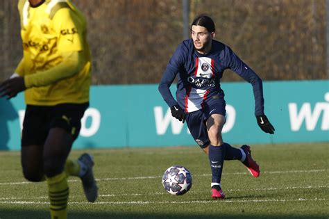 La France U18 De Housni Battue Par L Allemagne Paris Saint Germain