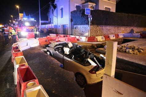 Les Faits Divers En France Bourges Une Voiture Chute Dans Une