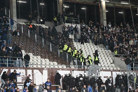 Ausschreitungen Nach Schalke Spiel Mehrere Ordner Verletzt Liga