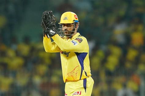 Ipl Ms Dhoni Is A Magician Who Can Make Treasure Out Of Someone