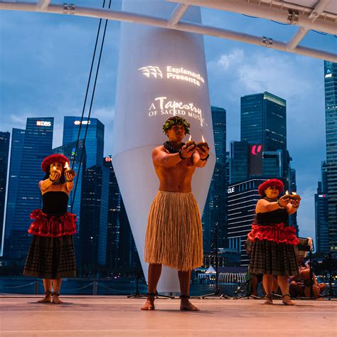 hula esplanade offstage