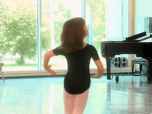 9 Hot Sexy Emily Yeung Bikini Pics