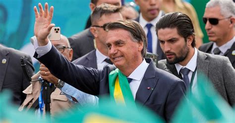 Bolsonaro Diz Que Trará Para As ‘quatro Linhas Da Constituição Quem