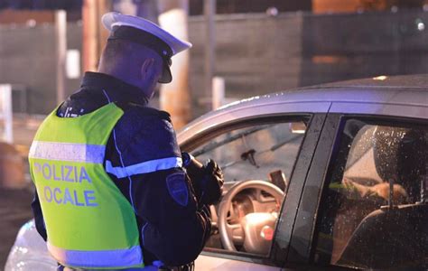 Ubriaco Alla Guida Va A Zig Zag In Autostrada Denunciato