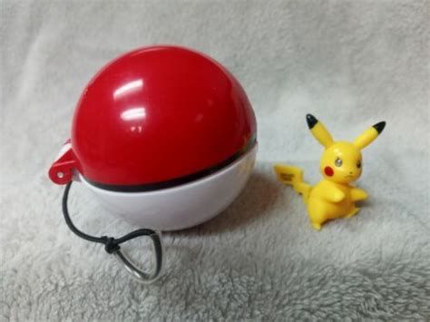 Pokemon Pop Action Poke Ball With Articulated Pikachu Figure