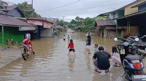 Enam Desa Di Air Besar Terendam Banjir Jalan Raya Ngabang Serimbu