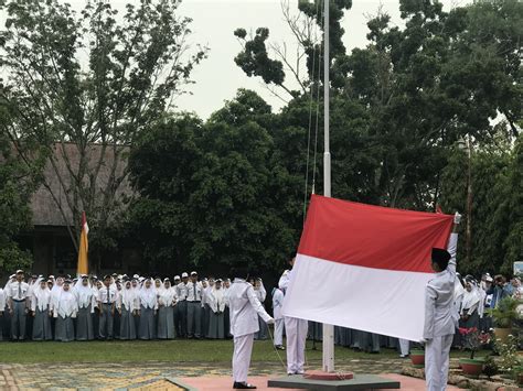 Upacara Bendera Peringatan Hut Ke 78 Republik Indonesia Tahun 2023 Di Smkf Ikasari Pekanbaru