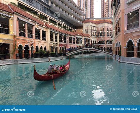 Gondola in Venice Mall Manila Editorial Photography - Image of venice ...