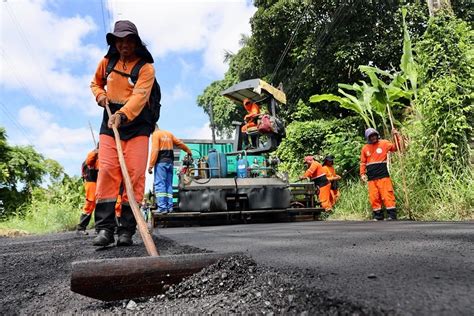 Asfalta Manaus Da Prefeitura Aplica 400 Toneladas Em Via Do Conjunto