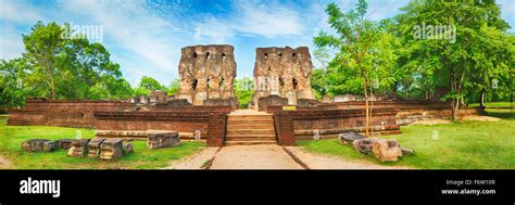 King parakramabahu hi-res stock photography and images - Alamy