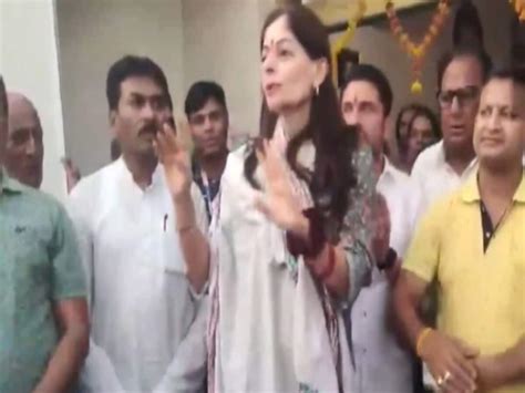 Kamal Nath Daughter In Law Priya Election Campaign For Husband