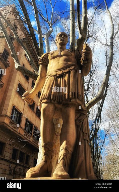 Estatua Restaurada De Un Soldado Romano De Cuerpo Entero En La