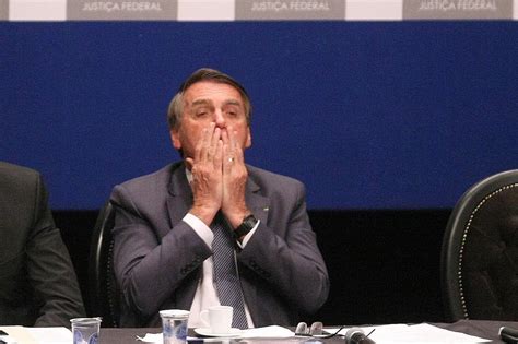 Tse Começa Sessão Que Pode Levar à Inelegibilidade De Bolsonaro