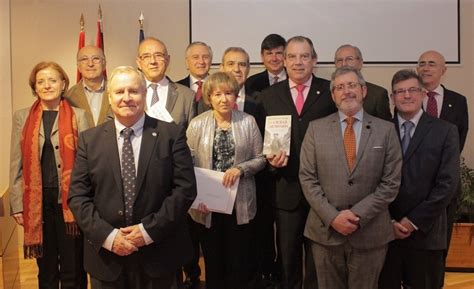 La Omc Entrega El Ii Premio De Novela Albert Jovell Al Libro La Ciudad