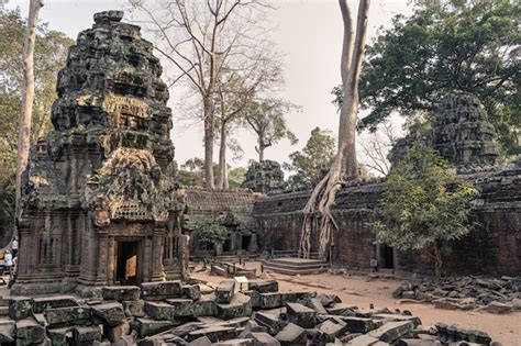 Premium Photo | Angkor wat temple ruins