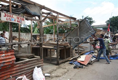 pembongkaran pasar petamburan antara foto