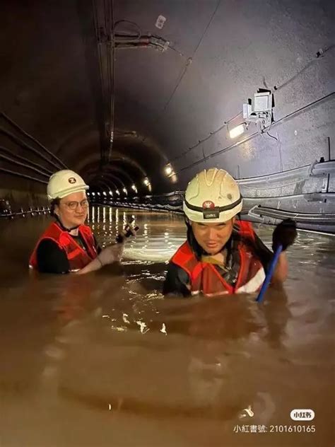 黑雨｜黃大仙地鐵職員「水淹胸口」 張欣宇斥漠視生命 港鐵回應：確保員工安全下工作