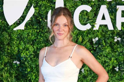 Tracy Spiridakos' New Short Hair Looks So Good in London | NBC Insider