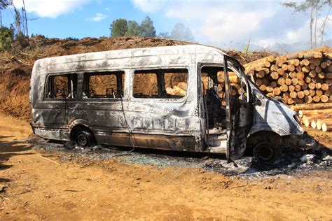 Ataque incendiario dejó seis vehículos destruidos en ruta Traiguén Los