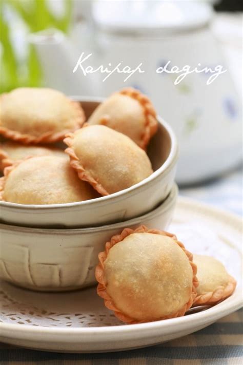 Masam Manis Karipap Yang Rapuh Dengan Inti Daging Yang Sangat Sedap