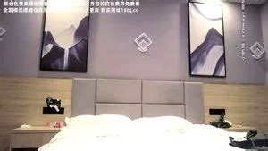 Mira 小宝寻花 中国直播 长相甜美斑点裙外围妹帮忙脱裤子舔屌口交扶着枕头后入猛操骑上来骑乘抽插呻吟 Doggy 中国 直播 Porn SpankBang