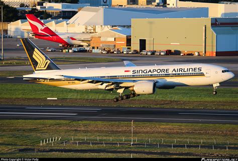 9V SVL Singapore Airlines Boeing 777 212ER Photo By Victor Pody ID