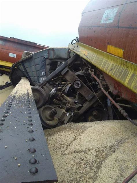 CRÓNICA FERROVIARIA Santiago del Estero Terrible descarrilamiento de