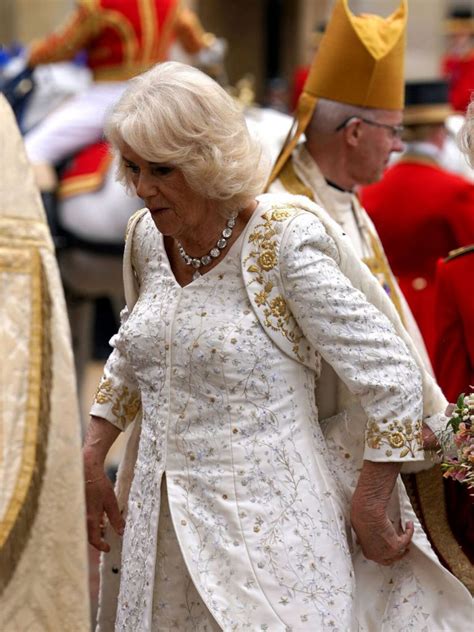 La Robe De La Reine Camilla Noblesse Royaut S