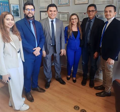 Em visita ao gabinete do deputado Wilson Santiago prefeita de São