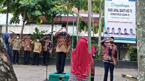 Kakan Kemenag Kota Padang Gelar Upacara Penghormatan Bendera Merah