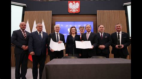 Podpisanie umowy na realizację drogi ekspresowej S74 na odc Kielce