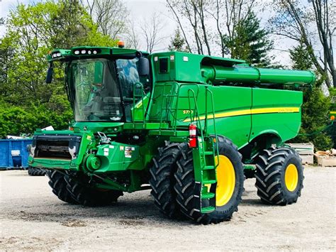 John Deere S770 Combine