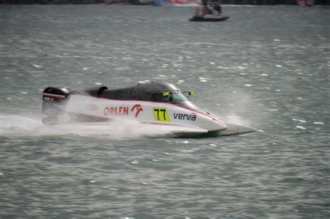 Shaun Torrente Amankan Pole Position Race F1 Powerboat Danau Toba 2023