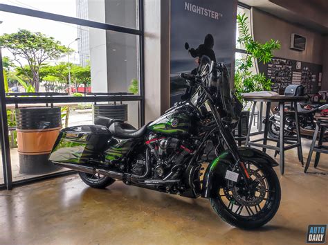 Soi Chi Tiết Harley Davidson Cvo Street Glide 2022 đầu Tiên Tại Việt Nam