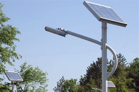 Les Lampadaires Solaires Lassaut De L Clairage Public