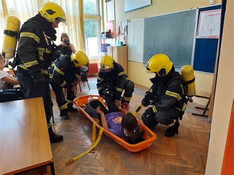 Crveni krst Zrenjanin organizovao praktičnu vežbu za učenike OŠ 2