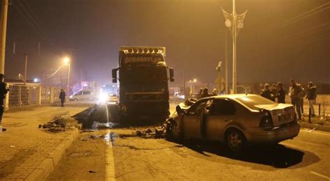 Iğdır da feci kaza Otomobil ile TIR kafa kafaya çarpıştı Güncel