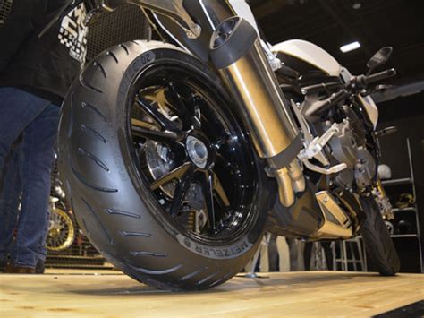 Metzeler Roadtec 02 Bei Der Motor Bike Expo Reifenpresse De