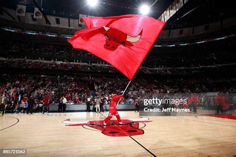 Chicago Bulls Flag Photos and Premium High Res Pictures - Getty Images