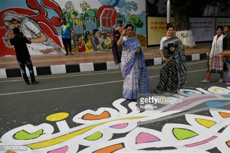 Shaheed Minar Dhaka Photos and Premium High Res Pictures - Getty Images