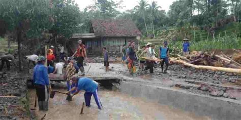 WARTAKINI Dampak Banjir Cisalak Tanjungsiang Subang Aparat Dan